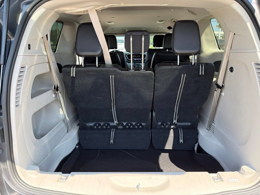 Used 2023 Chrysler Pacifica Touring-L FWD image 20