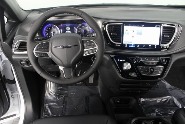 New 2026 Chrysler Pacifica Select image 11