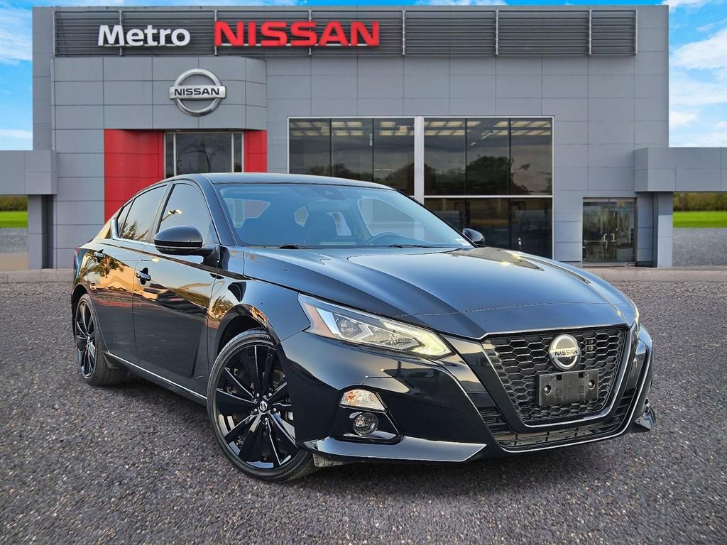 Used 2022 Nissan Altima 2.5 SR w/ Midnight Edition Package