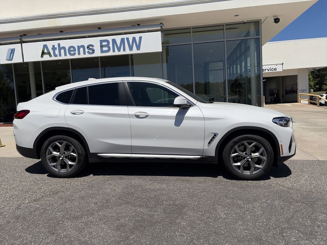 Used 2025 BMW X4 xDrive30i AWD/4WD image 9