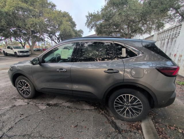 New 2024 Ford Escape SE w/ PHEV Premium Package image 8