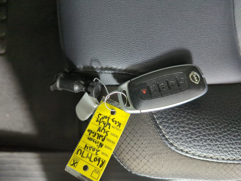Used 2024 Nissan Pathfinder SL w/ Cargo Package image 23