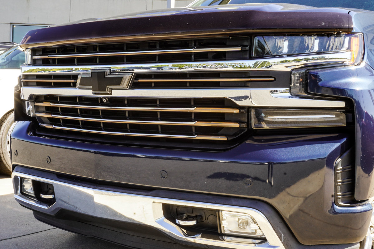 Used 2021 Chevrolet Silverado 1500 High Country w/ Technology Package AWD/4WD image 2