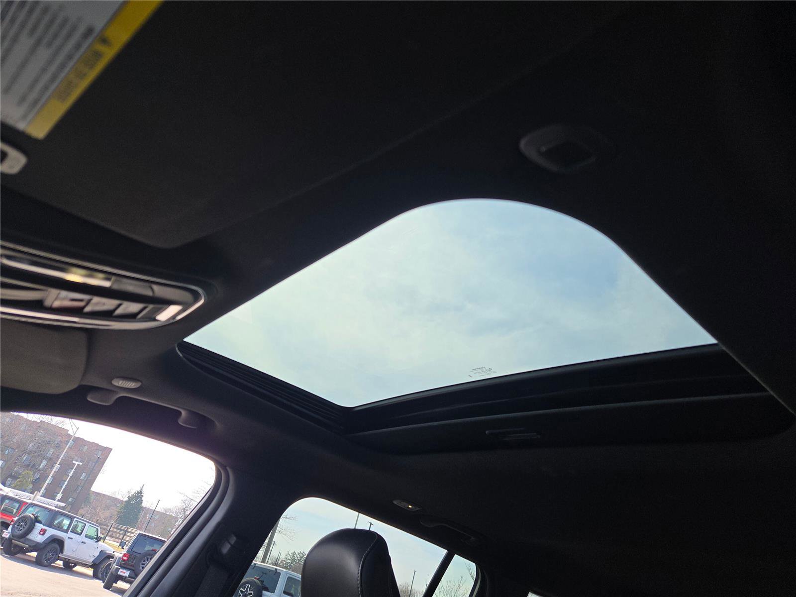 Certified 2024 Jeep Grand Cherokee Altitude image 31