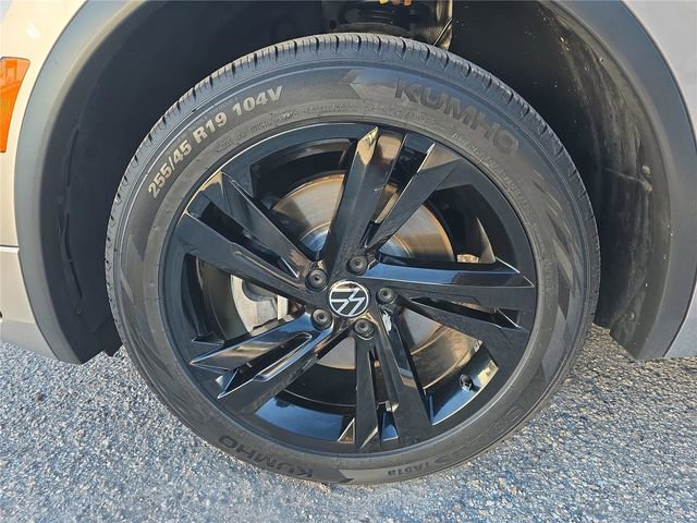 Used 2023 Volkswagen Tiguan SE R-Line image 7