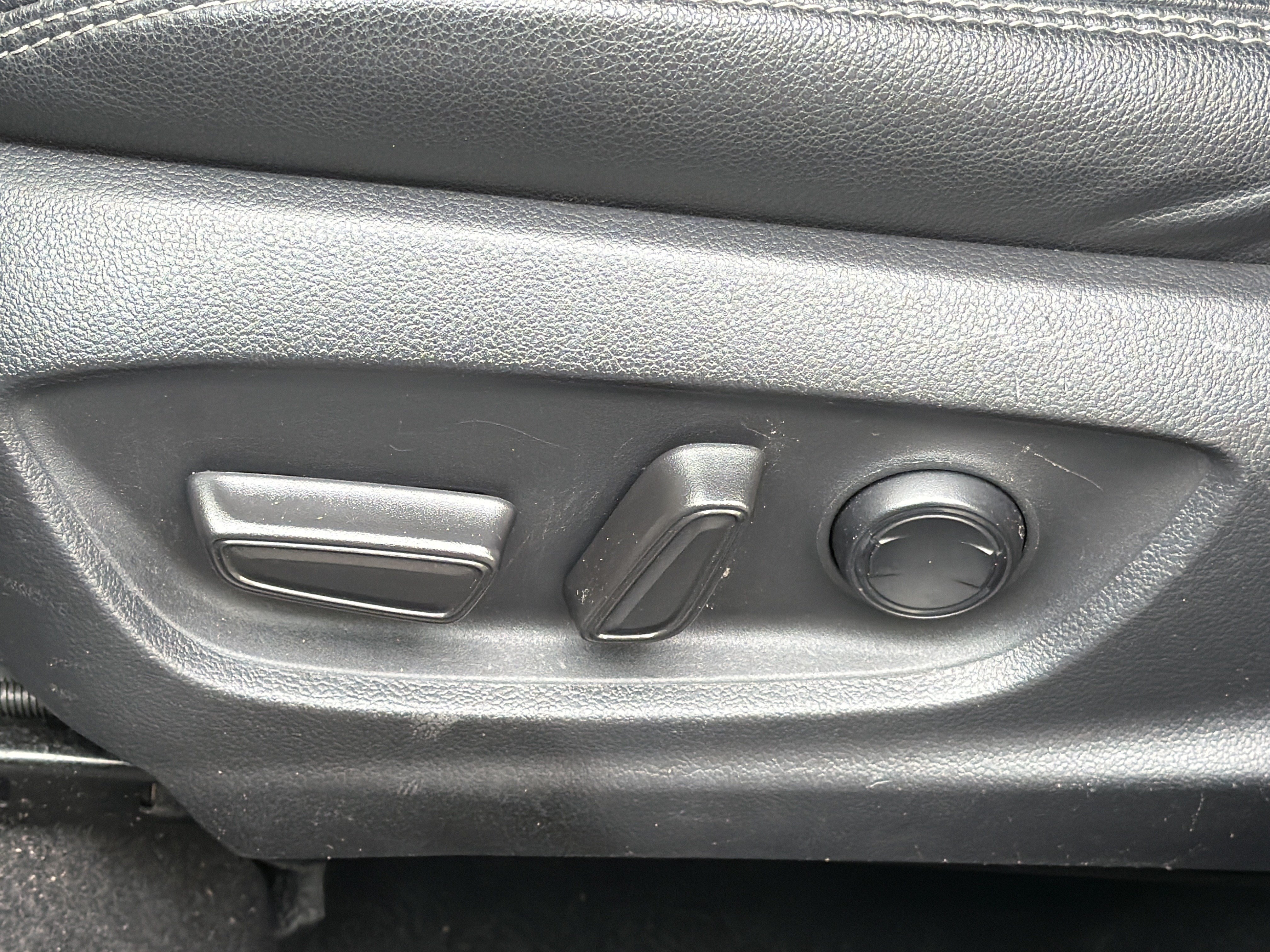 Used 2024 Toyota Corolla Cross XLE FWD image 18