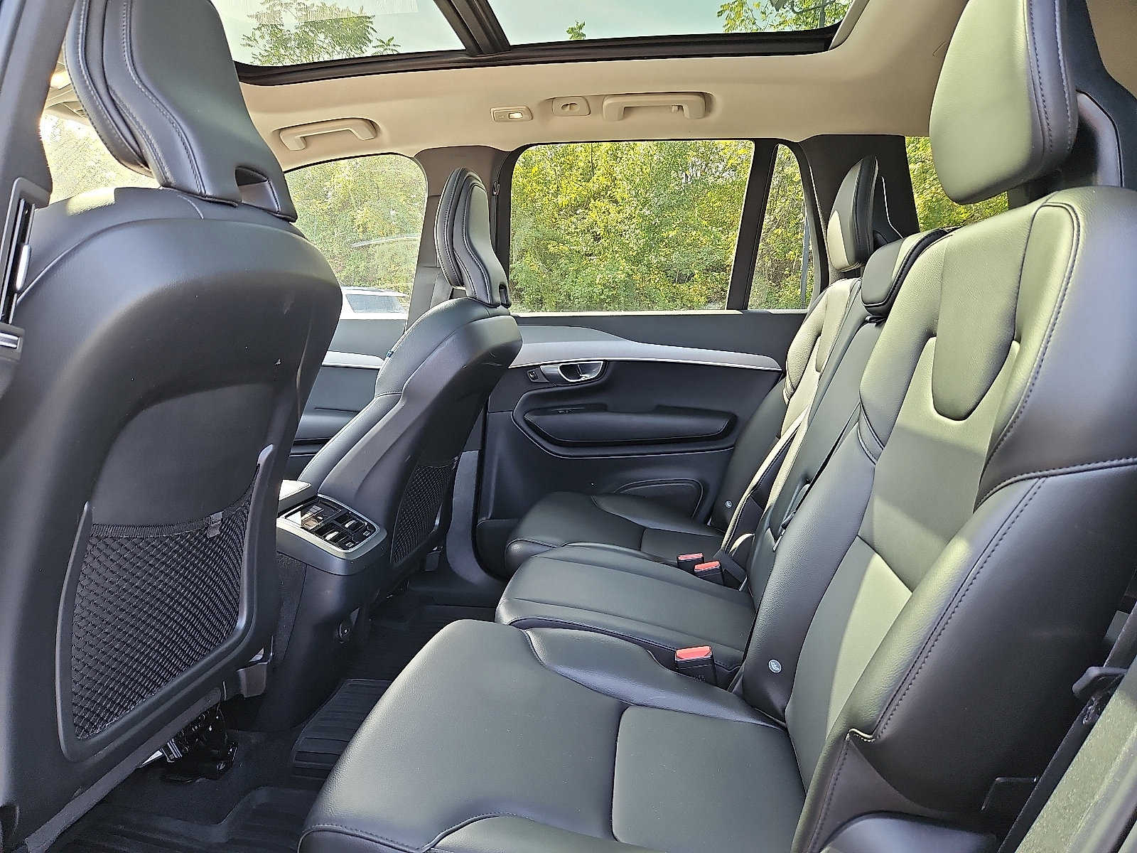 Certified 2024 Volvo XC90 B5 Core w/ Protection Package Premier AWD/4WD image 10