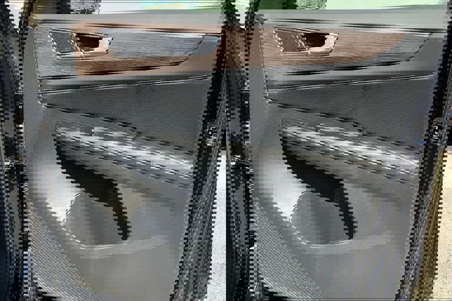 Used 2024 Volkswagen Atlas SEL Premium R-Line image 29