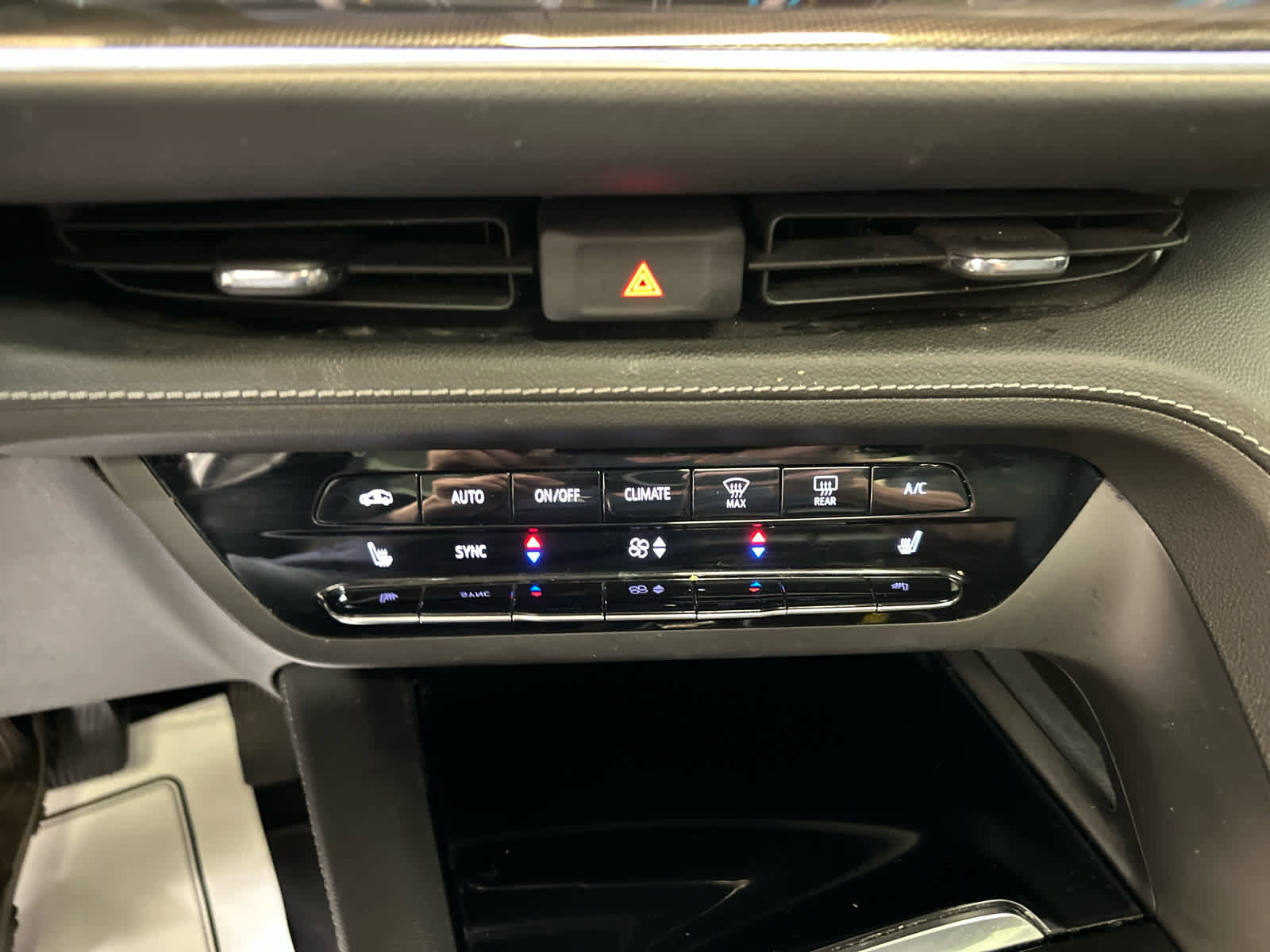 Used 2021 Buick Envision Essence w/ Technology Package I AWD/4WD image 18
