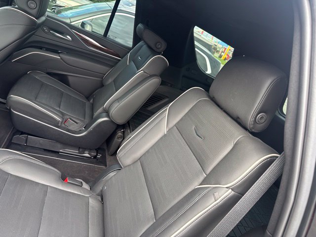 Used 2023 Cadillac Escalade Premium Luxury AWD/4WD image 16