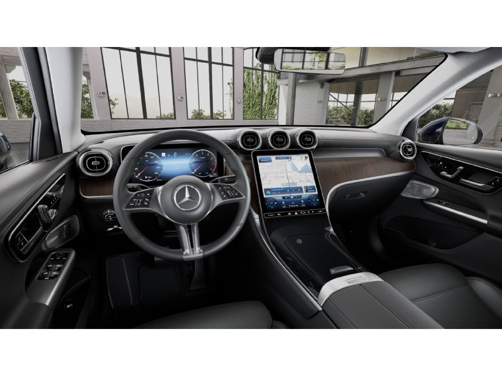 Used 2023 Mercedes-Benz GLC 300 4MATIC image 3