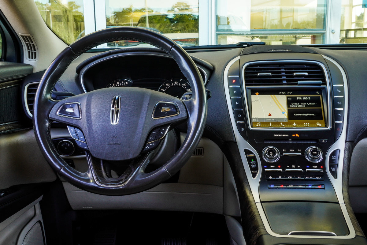 Used 2017 Lincoln MKX Reserve FWD image 18