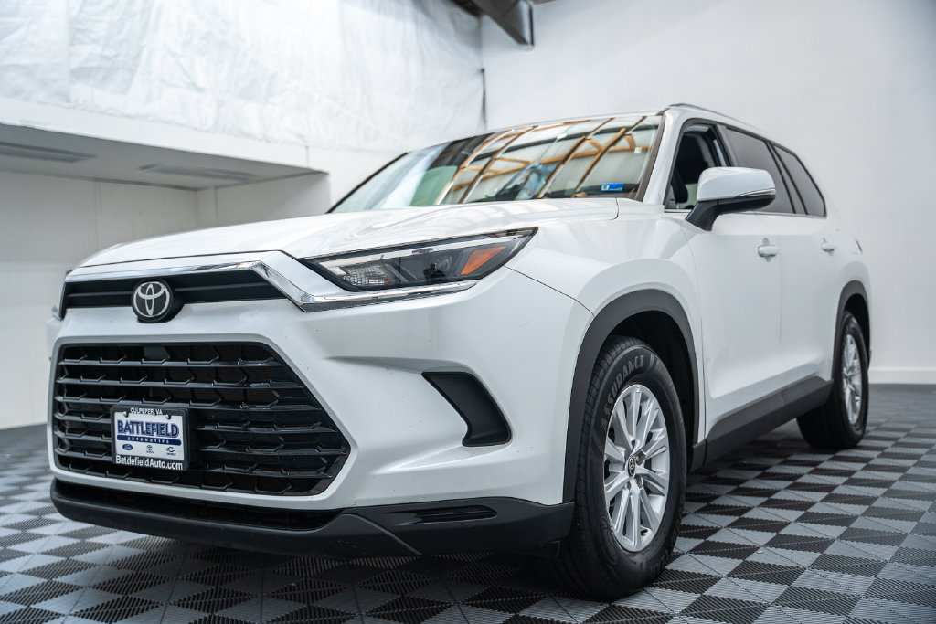 Certified 2025 Toyota Grand Highlander AWD image 3