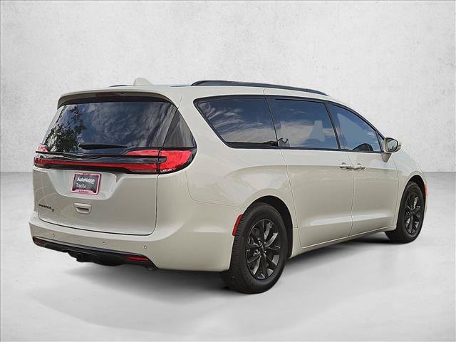 Used 2021 Chrysler Pacifica Touring FWD image 5