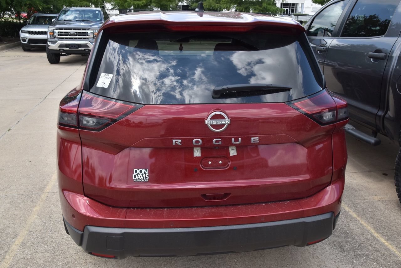 Used 2025 Nissan Rogue S FWD image 6