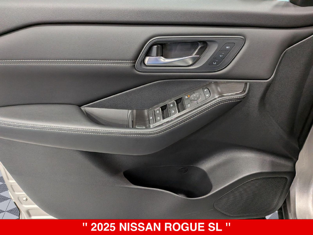 Certified 2025 Nissan Rogue SL w/ SL Premium Package AWD/4WD image 18