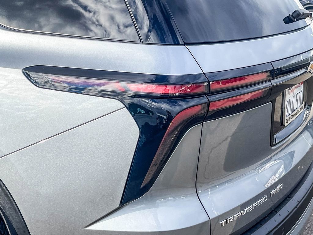 Used 2026 Chevrolet Traverse LT w/ Driver Confidence Package image 8