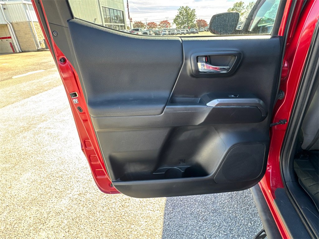 Used 2019 Toyota Tacoma TRD Off-Road image 21