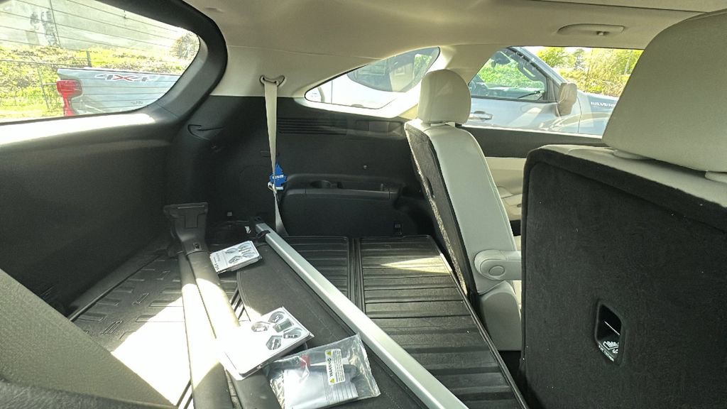 Used 2024 Kia Sorento EX w/ Panoramic Sunroof Package image 8