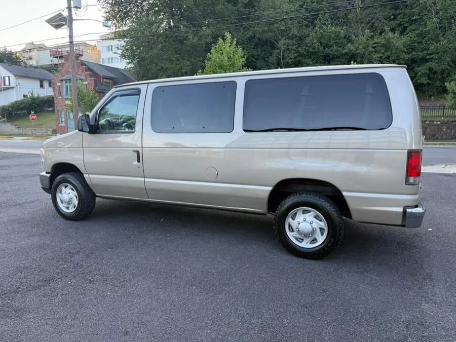 Used 2013 Ford E-350 and Econoline 350 XLT image 4