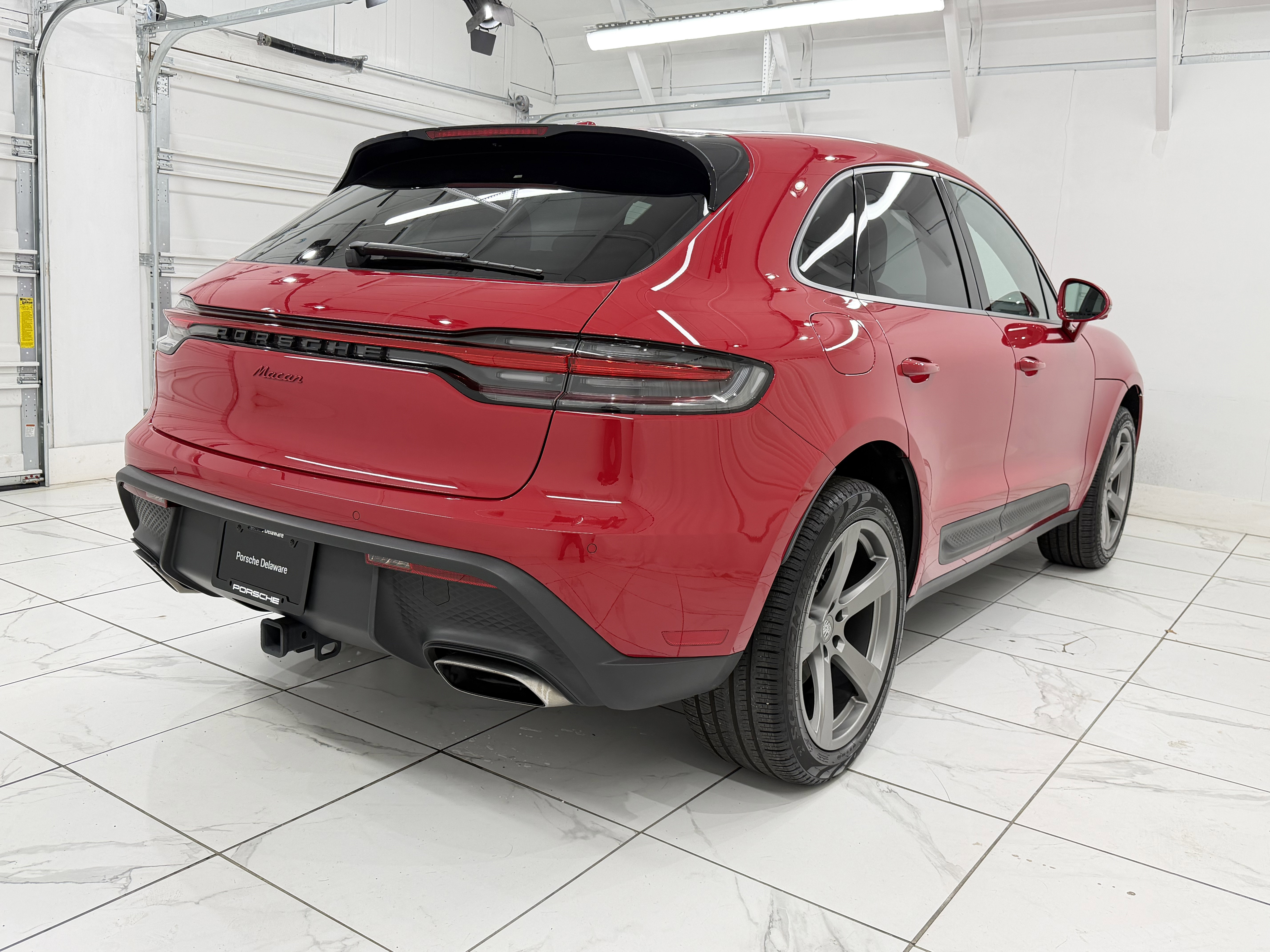 Certified 2024 Porsche Macan image 12