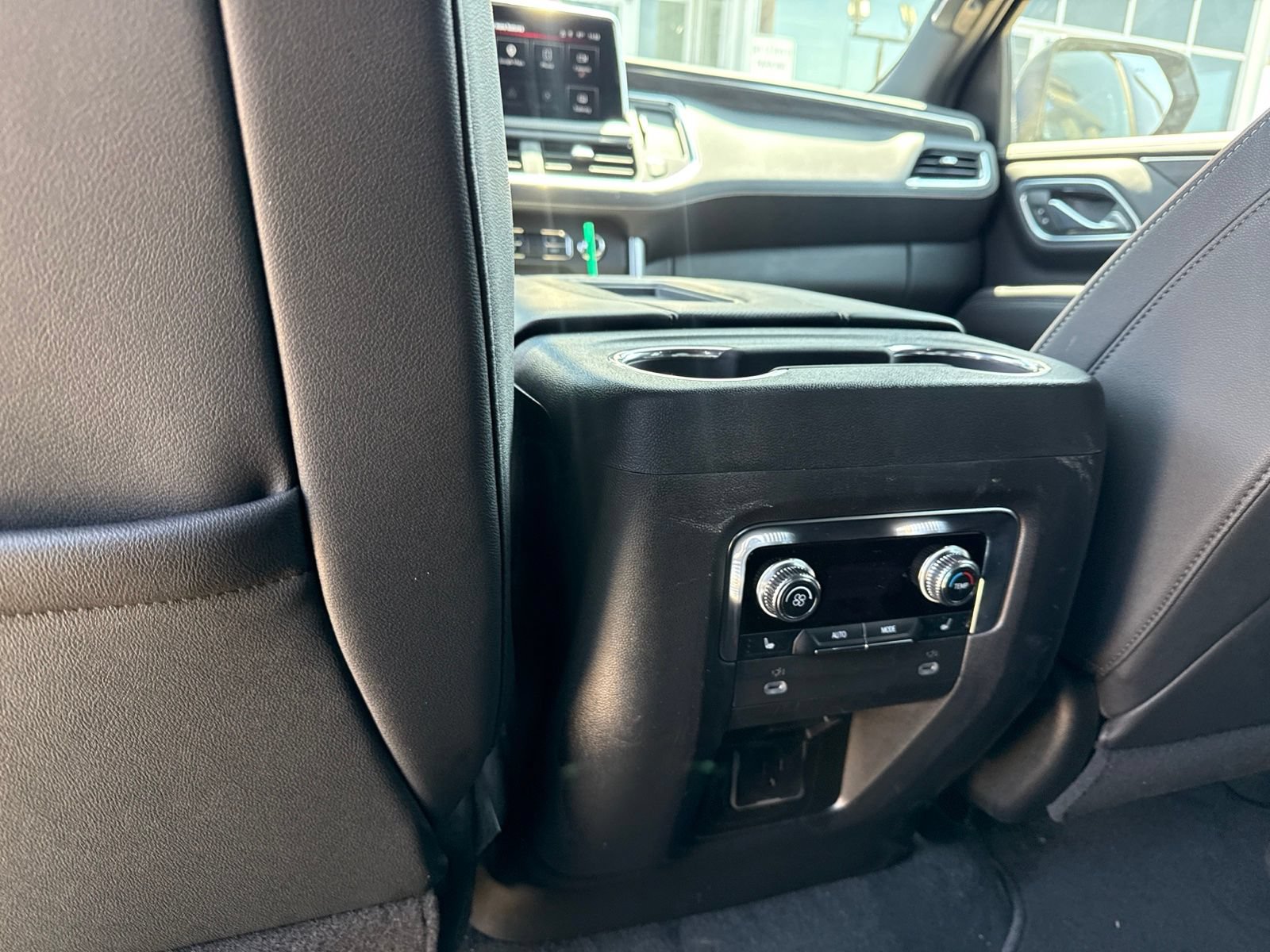 Used 2023 GMC Yukon SLT w/ SLT Premium Package RWD image 13