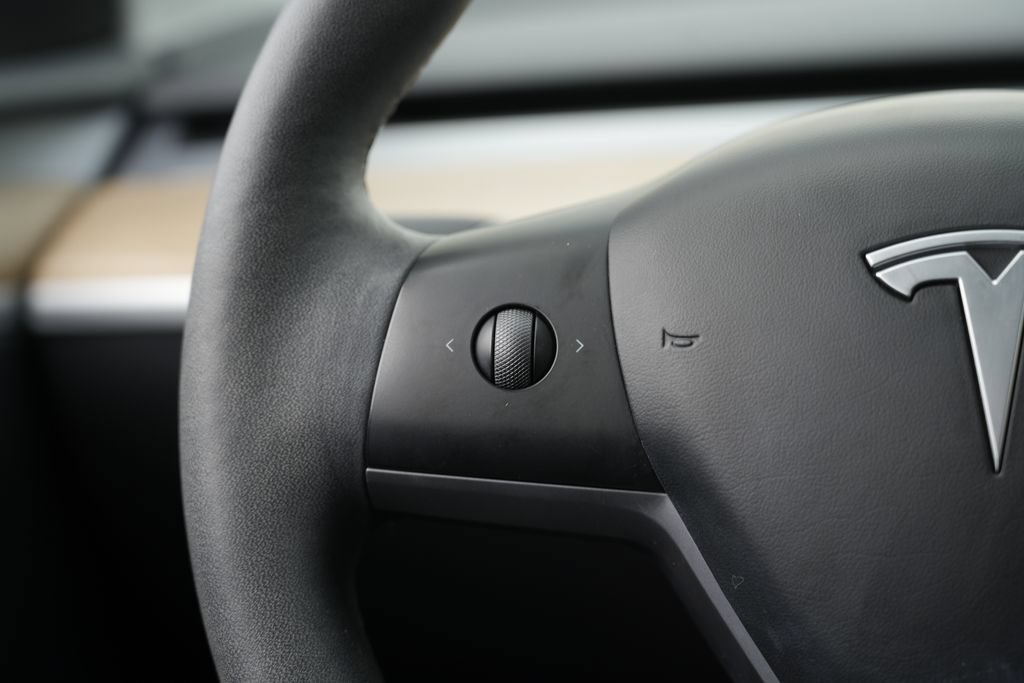 Used 2023 Tesla Model Y AWD image 45