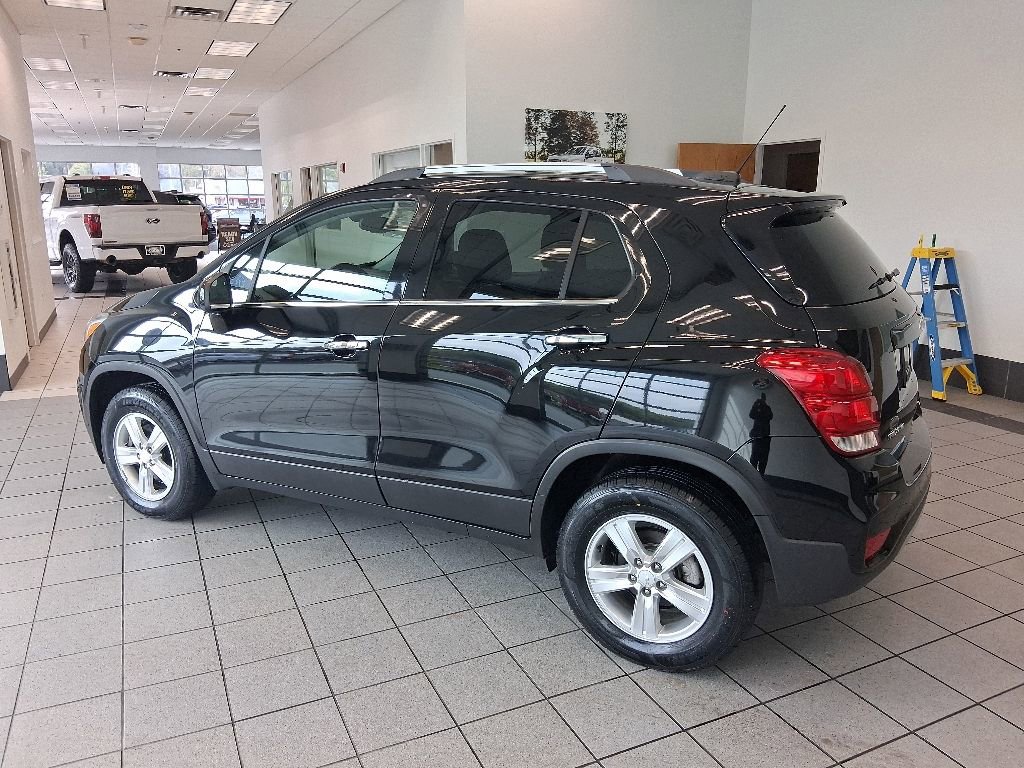 Used 2019 Chevrolet Trax LT w/ Sun & Sound Package AWD/4WD image 7