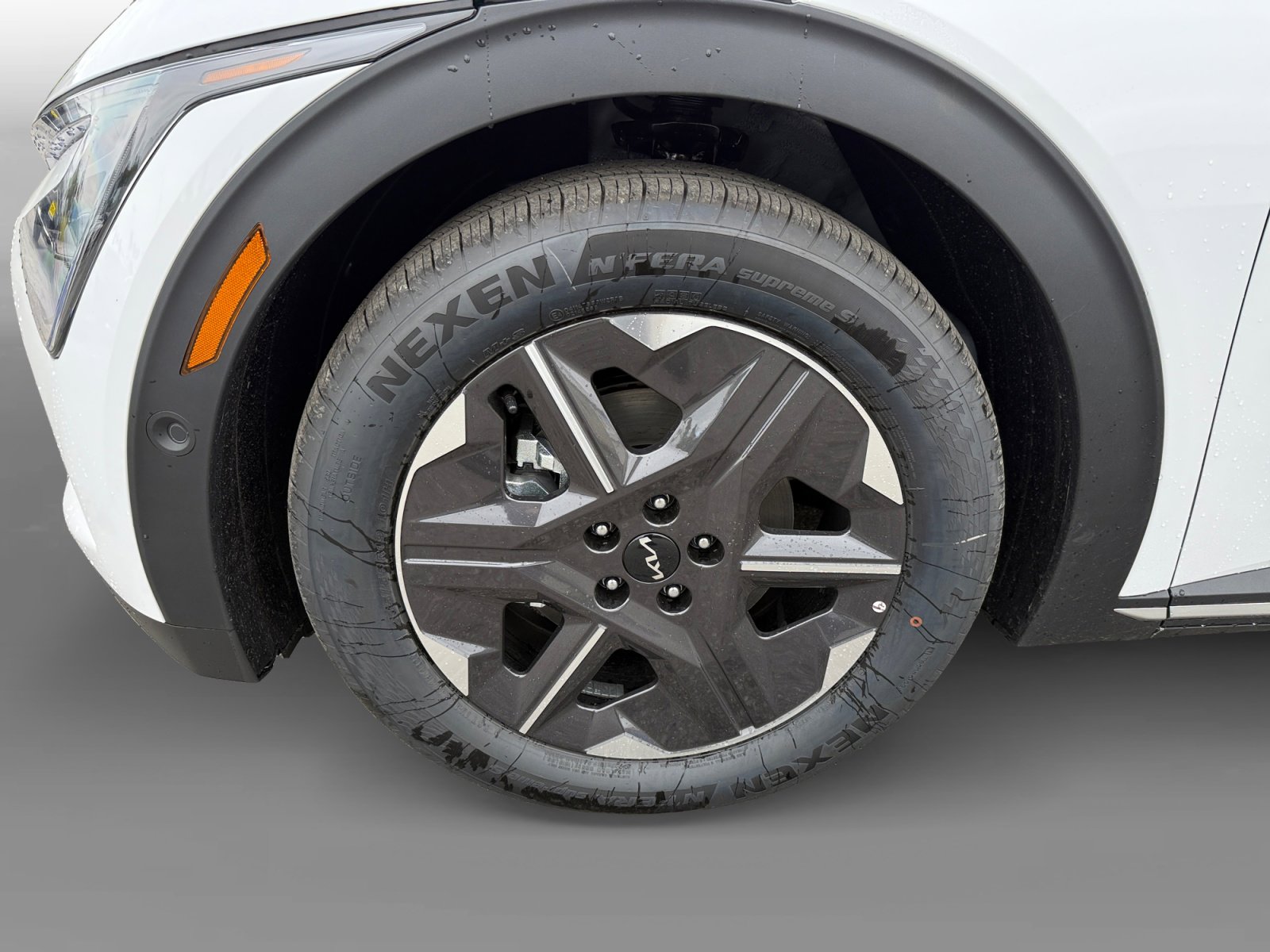 New 2025 Kia EV6 Light w/ Light LR Technology Package image 9