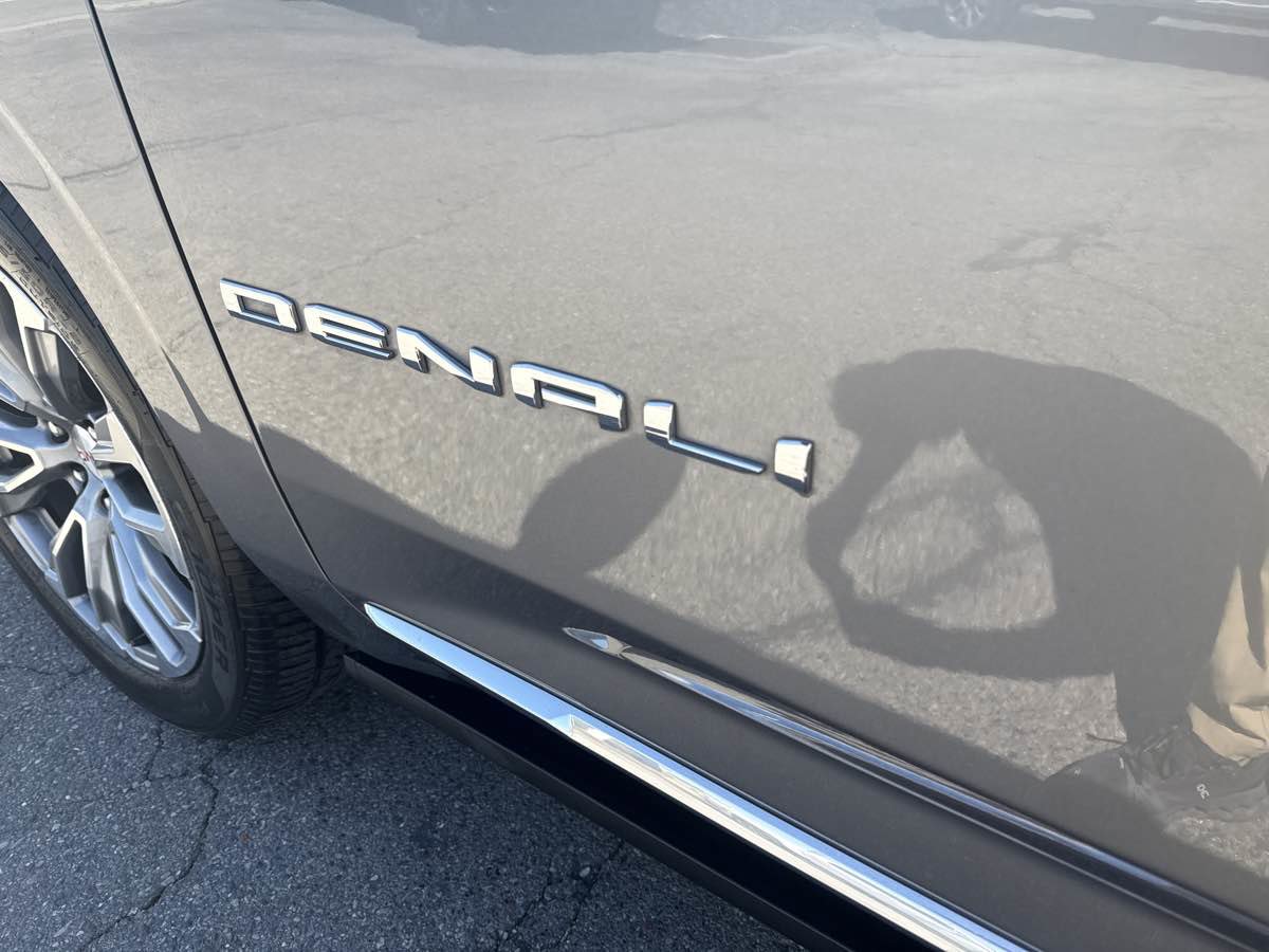 Used 2021 GMC Yukon Denali w/ Denali Ultimate Package AWD/4WD image 11