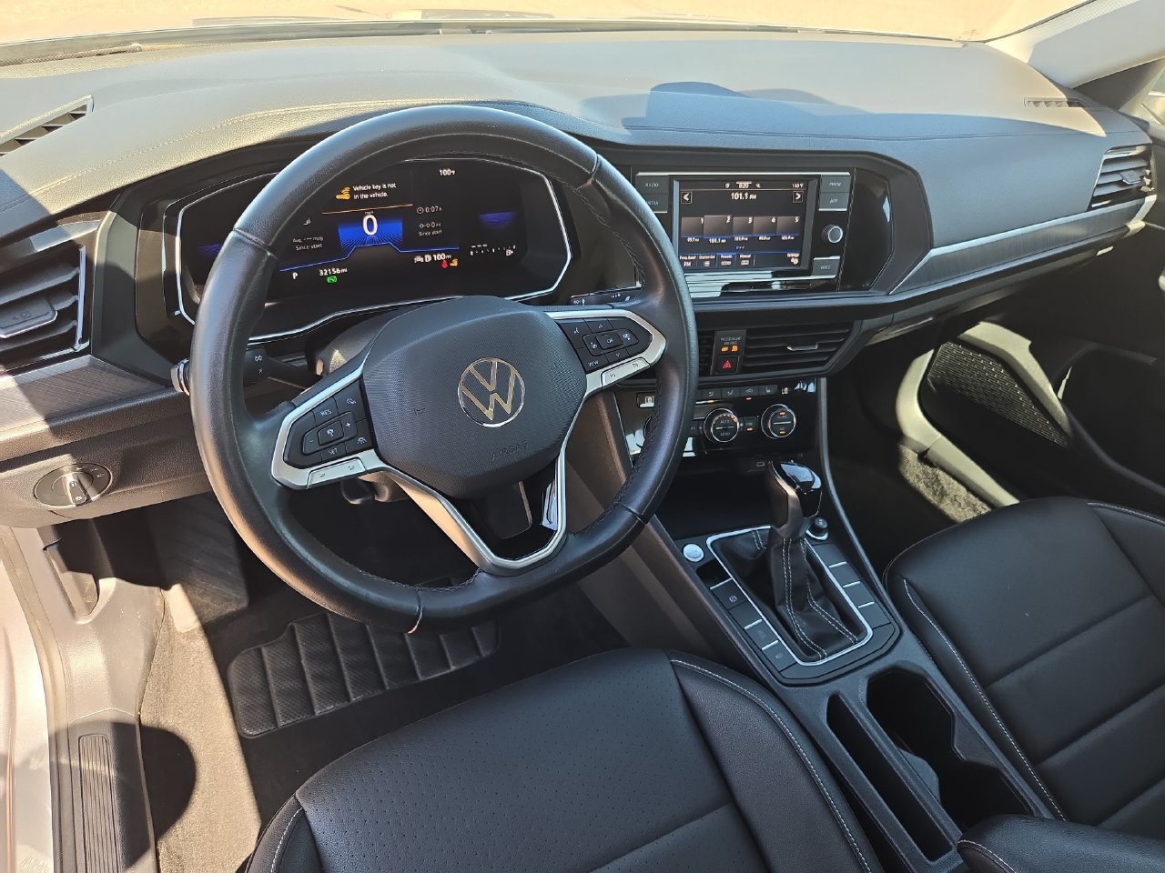 Used 2024 Volkswagen Jetta SE FWD image 15