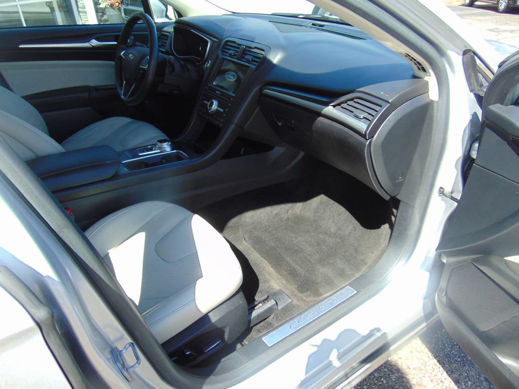 Used 2018 Ford Fusion Titanium FWD image 5