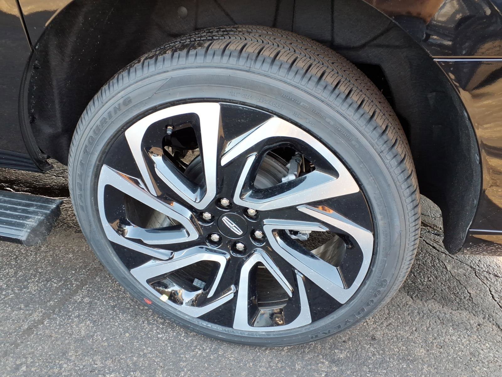 New 2026 Lincoln Navigator L Reserve AWD/4WD image 14