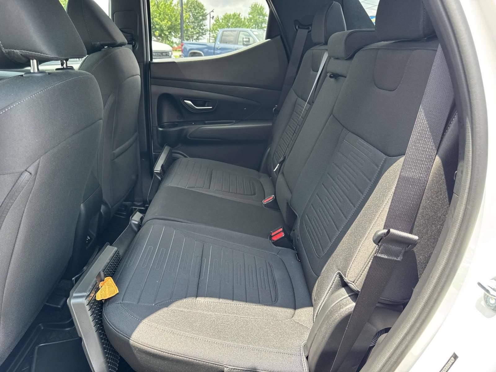 Used 2025 Hyundai Santa Cruz SE AWD/4WD image 23