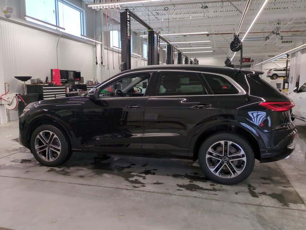 Used 2025 Audi Q5 Premium w/ Convenience Package image 6