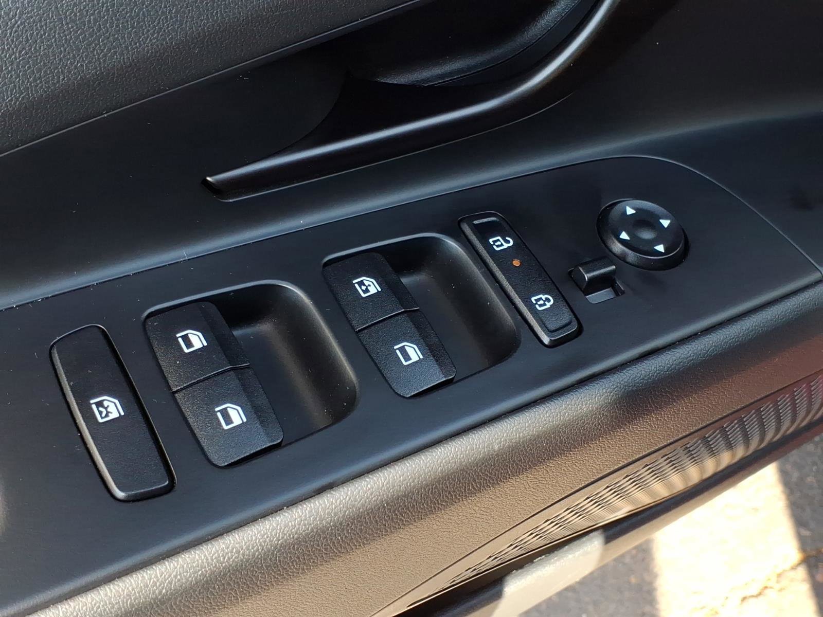 Certified 2025 Hyundai Elantra Sport image 12