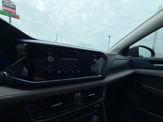 Used 2024 Volkswagen Taos SE FWD image 18