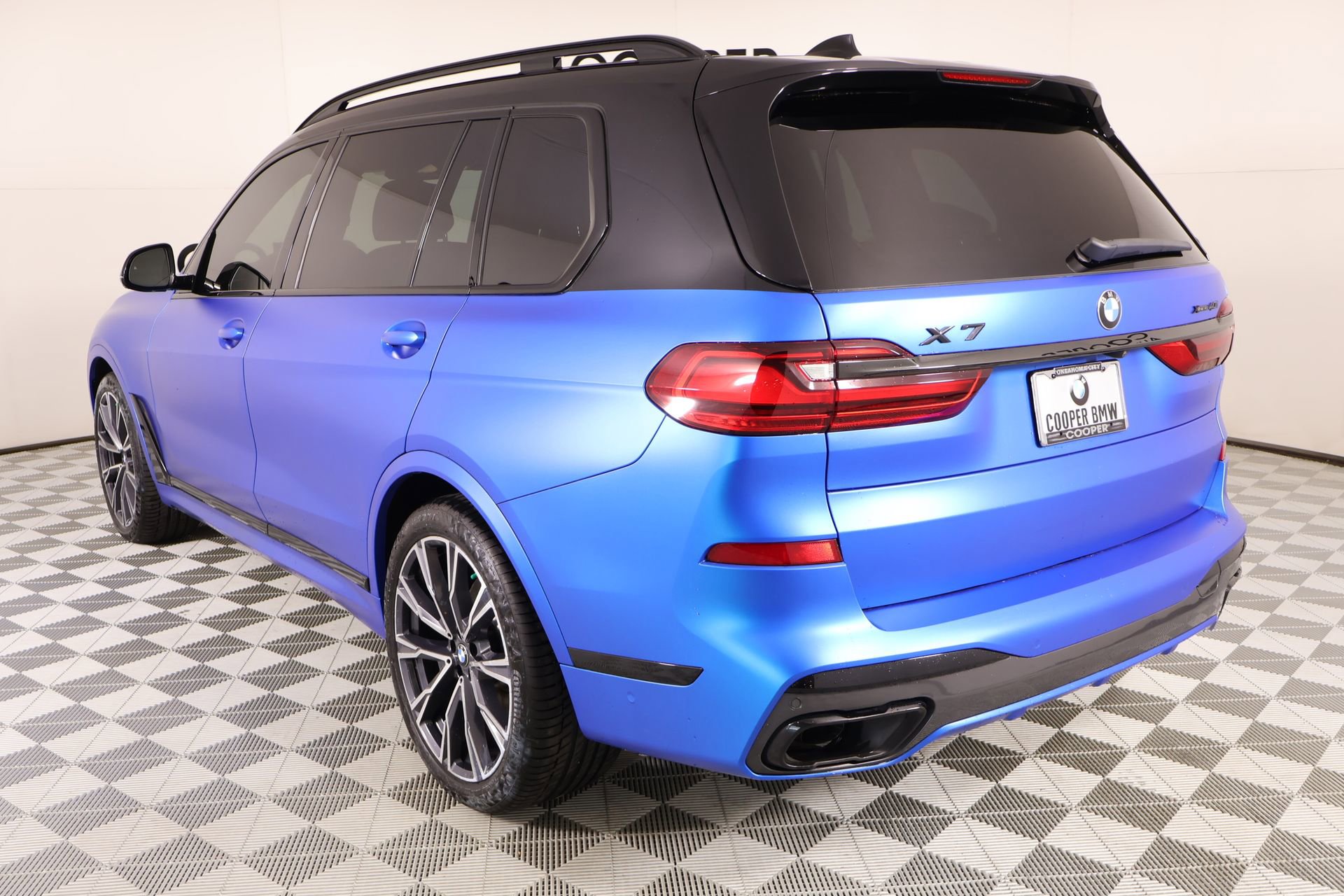 Used 2022 BMW X7 xDrive40i w/ M Sport Package AWD/4WD image 26