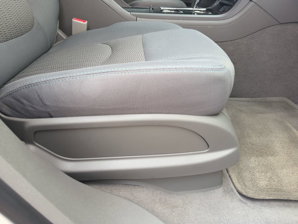 Used 2015 Chevrolet Traverse LT FWD image 38