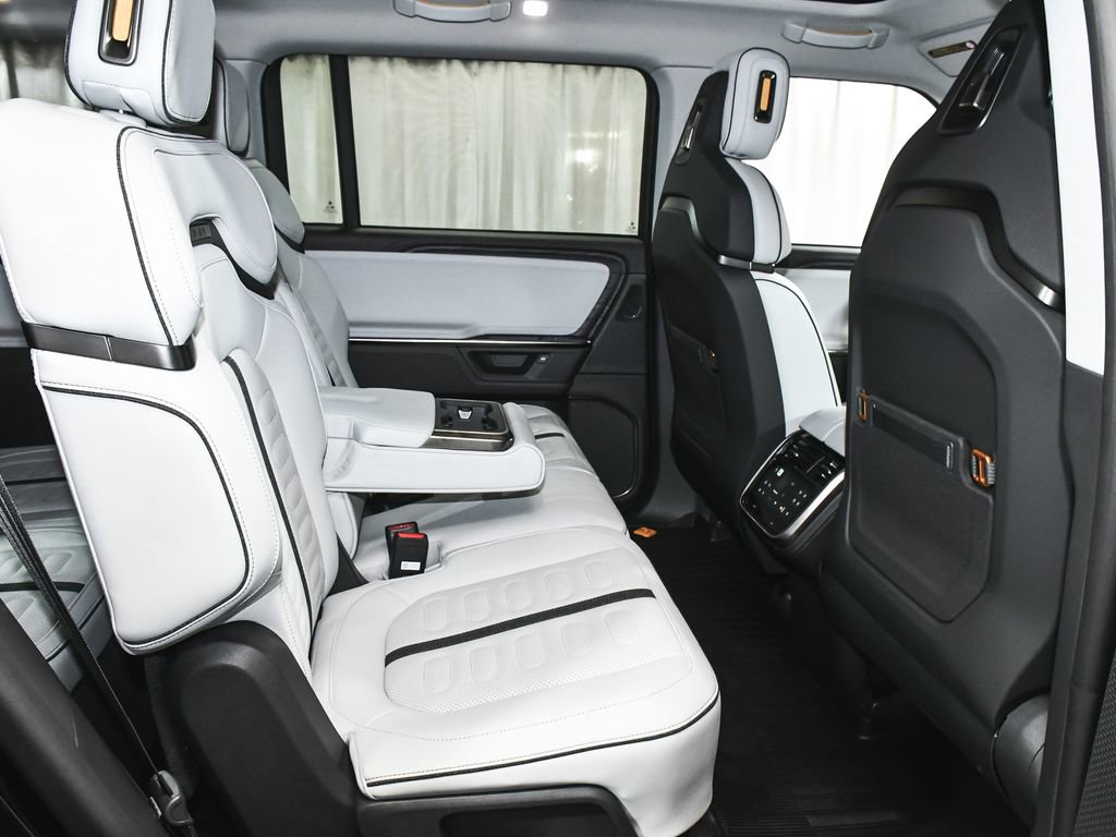 Used 2025 Rivian R1S Adventure image 52