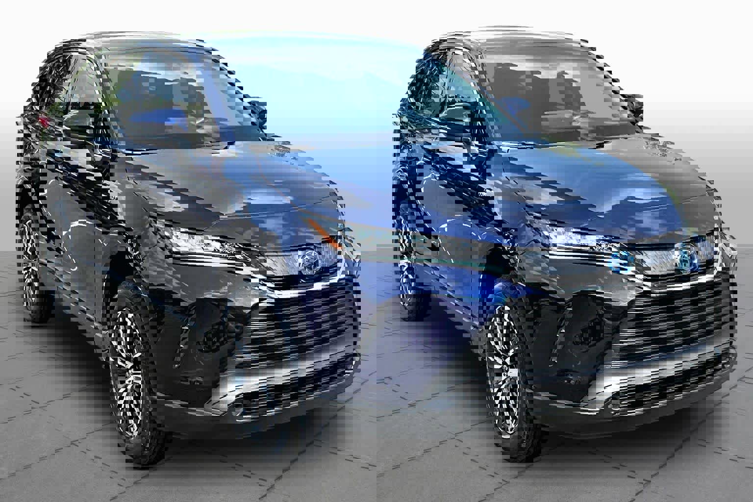 Certified 2021 Toyota Venza LE AWD/4WD image 3