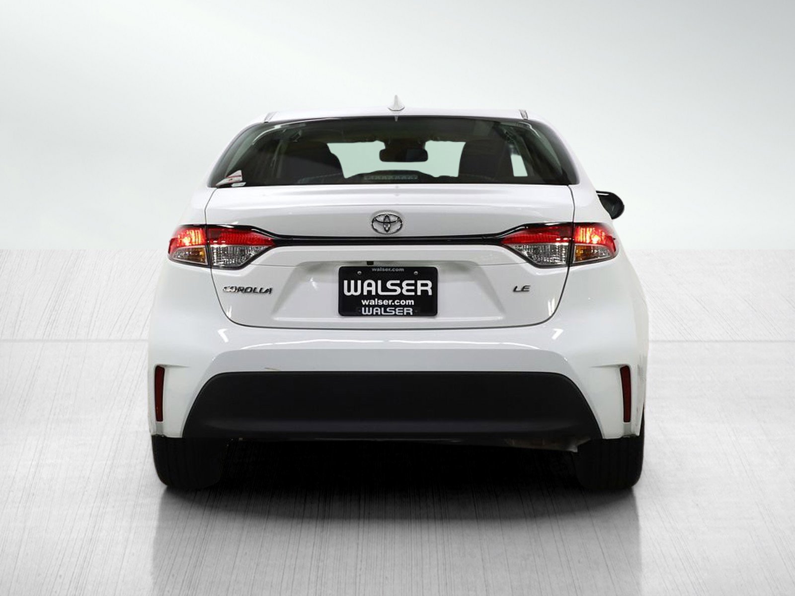 Used 2025 Toyota Corolla LE FWD image 4