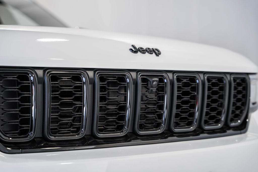 New 2025 Jeep Grand Cherokee Limited w/ Luxury Tech Group II image 12