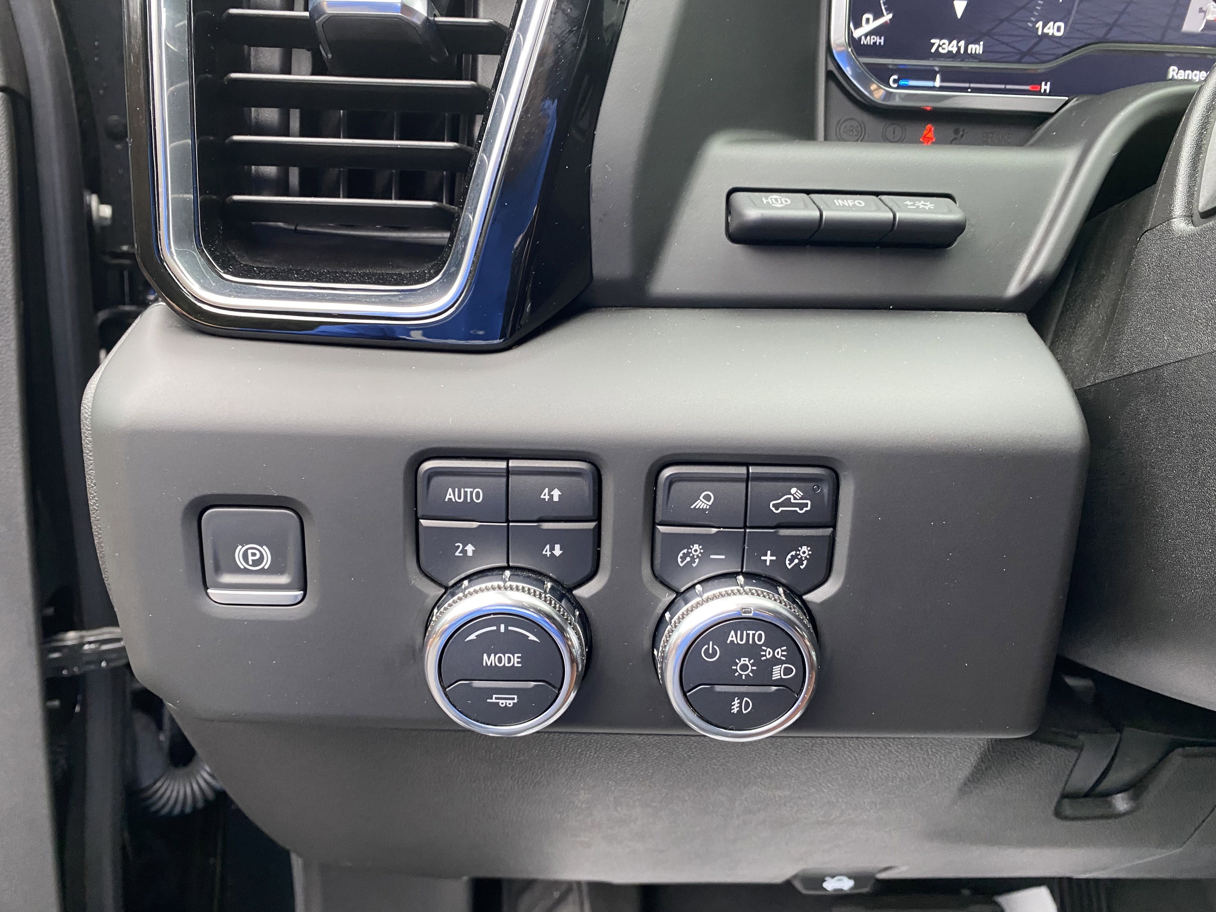 Used 2025 GMC Sierra 2500 Denali Ultimate w/ Snow Plow Prep/Camper Package image 19