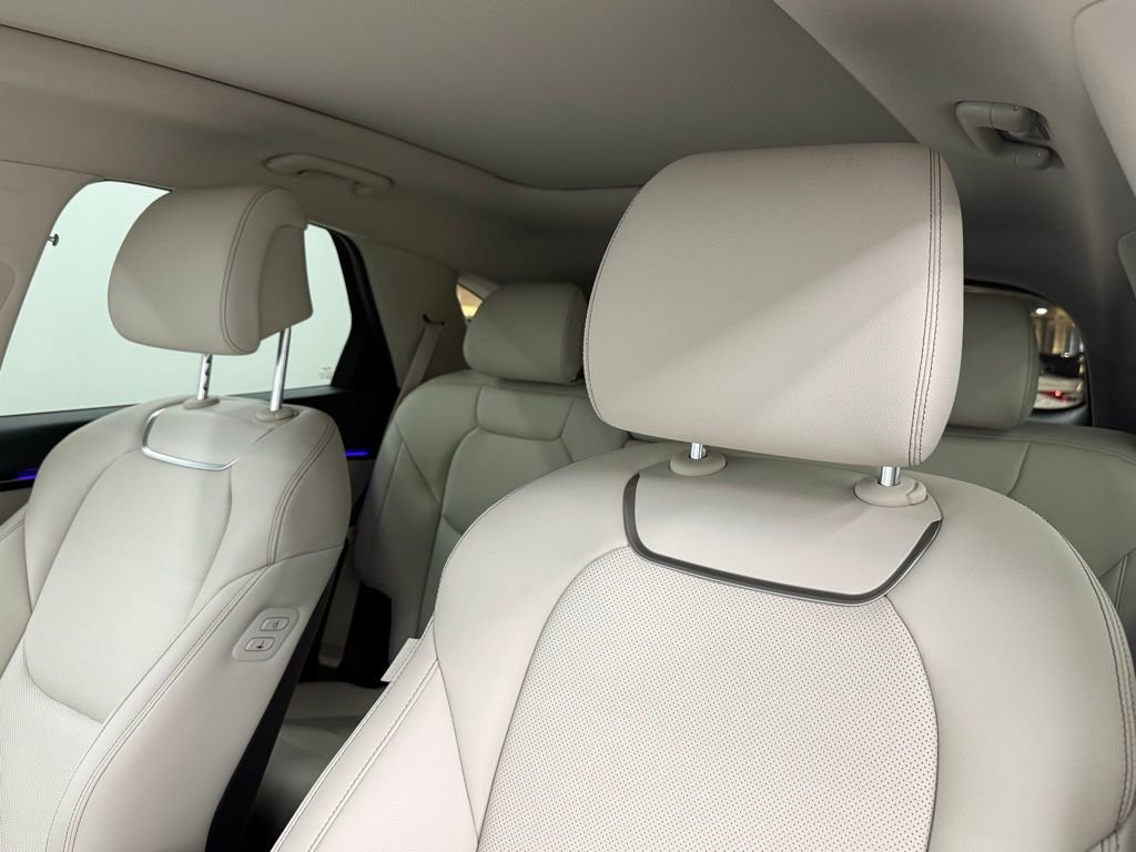 Used 2026 Genesis GV70 2.5T Select image 18