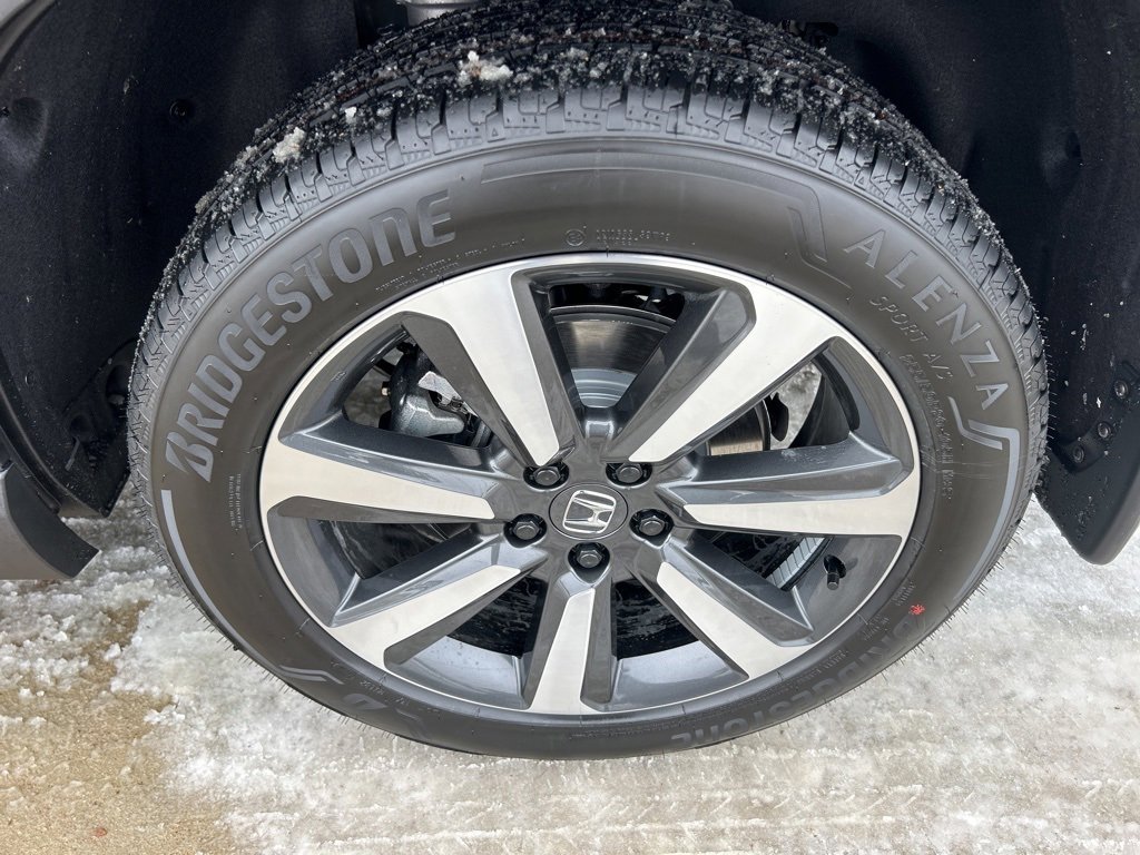 New 2025 Honda Pilot Touring image 18