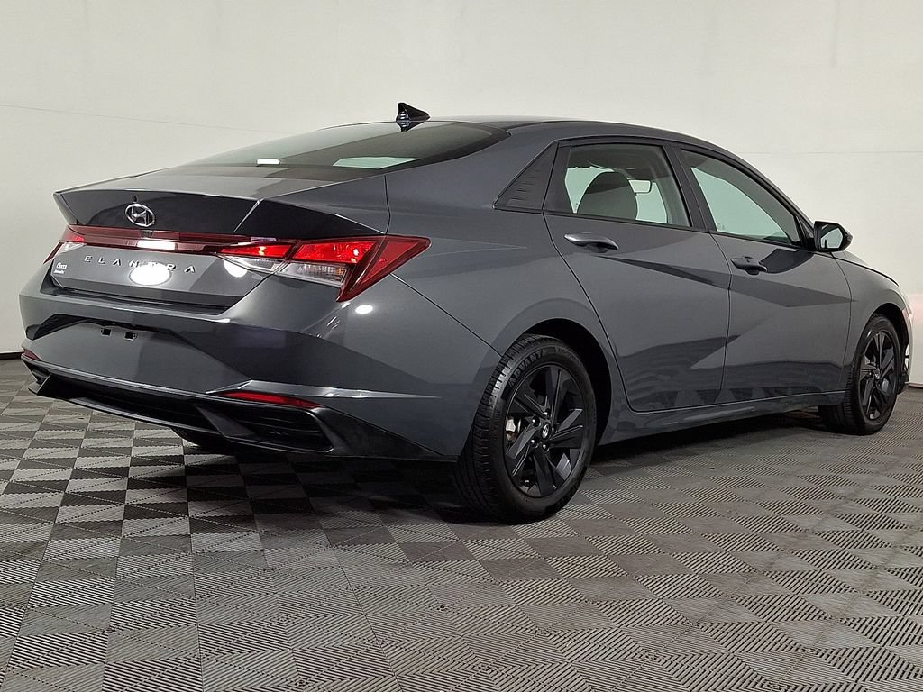 Used 2023 Hyundai Elantra SEL w/ Cargo Package FWD image 9