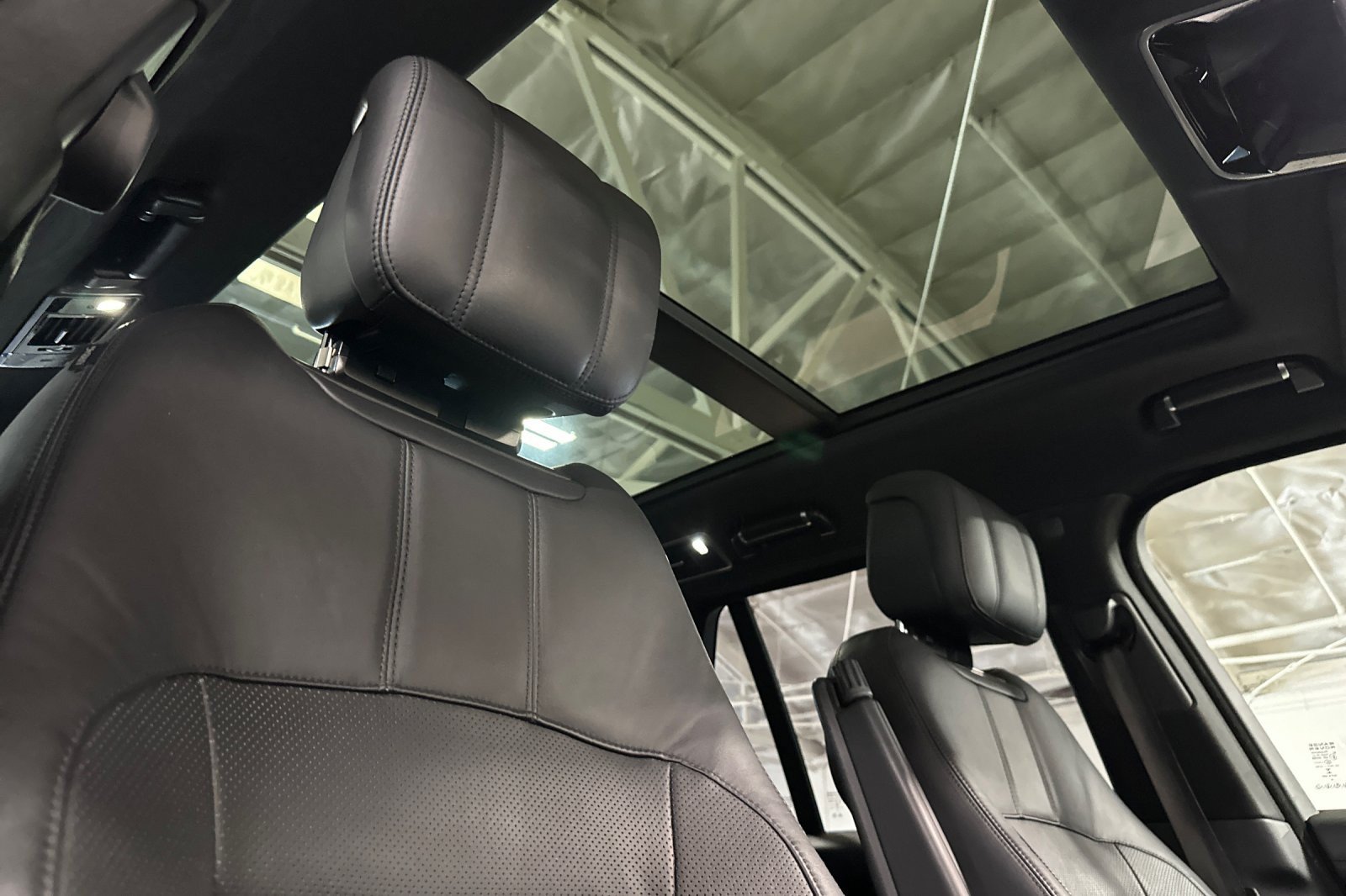 Used 2019 Land Rover Range Rover HSE AWD/4WD image 16