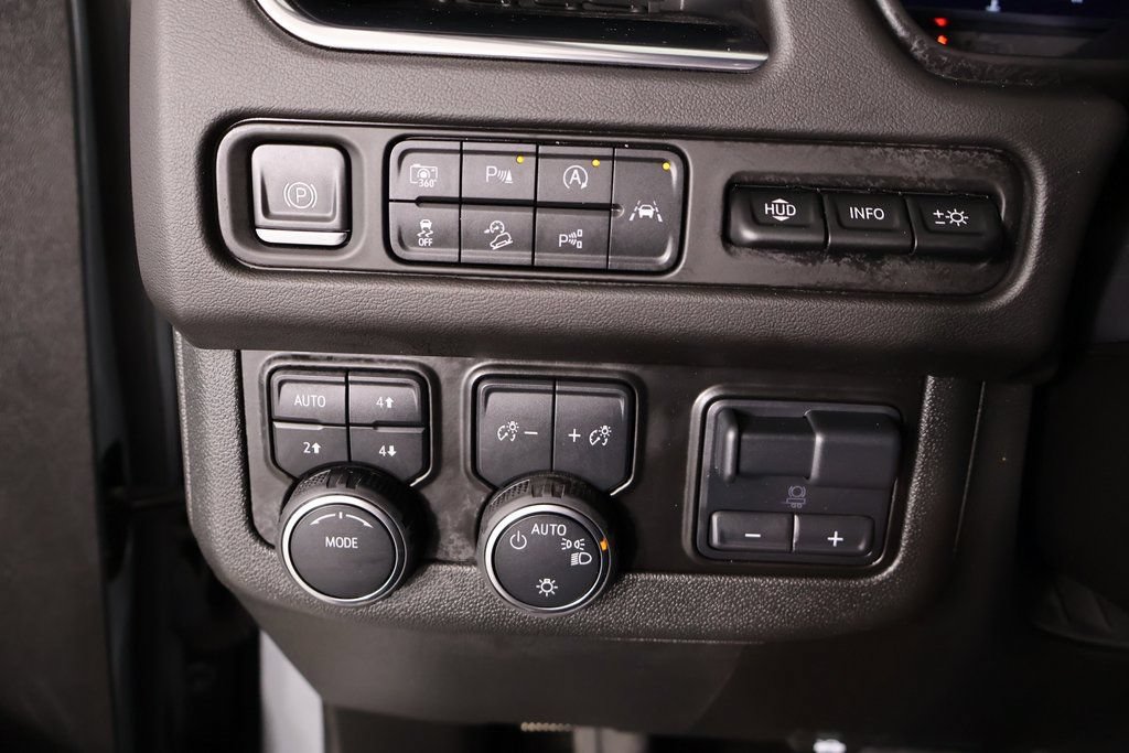 Used 2024 Chevrolet Suburban High Country w/ Advanced Technology Package AWD/4WD image 8