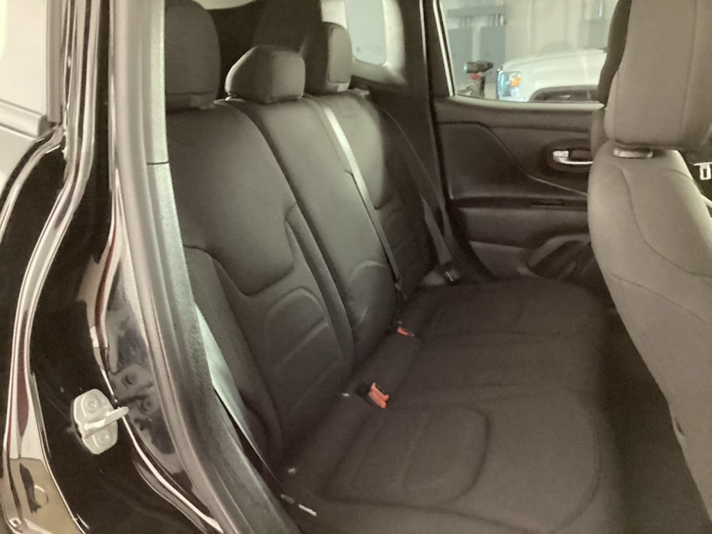 Used 2022 Jeep Renegade Latitude AWD/4WD image 22